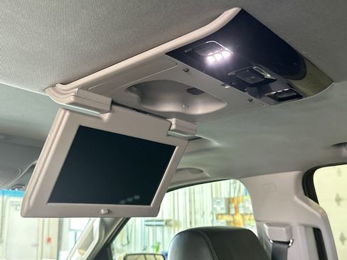 Used 2018 GMC Yukon XL SLT w/ Open Road Package AWD/4WD image 32