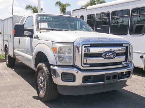 Used 2015 Ford F550 2WD Regular Cab Super Duty image 3