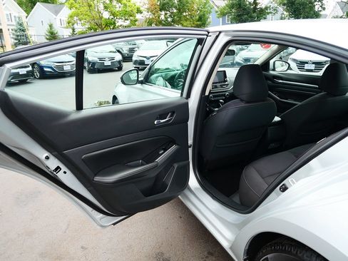 Used 2021 Nissan Altima 2.5 SV w/ SV Premium Package FWD image 23
