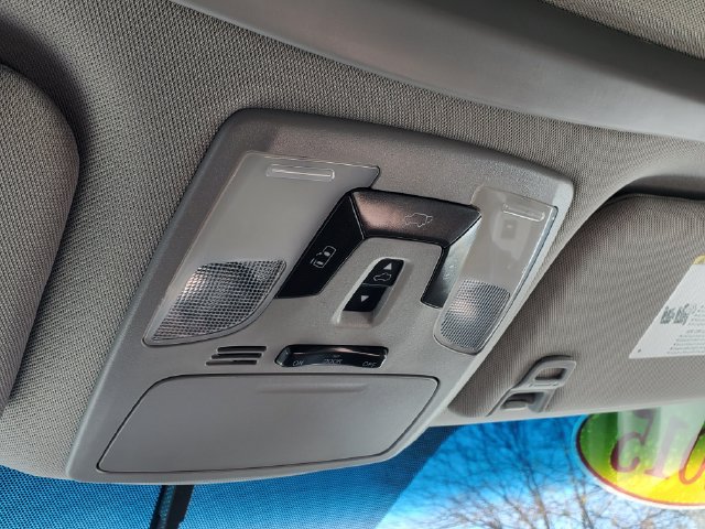 Used 2015 Toyota Sienna SE FWD image 29