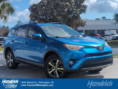 Used 2018 Toyota RAV4 XLE image 1