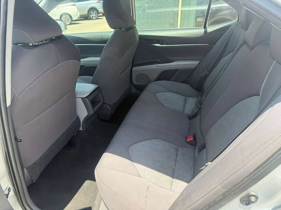 Used 2021 Toyota Camry LE FWD image 5