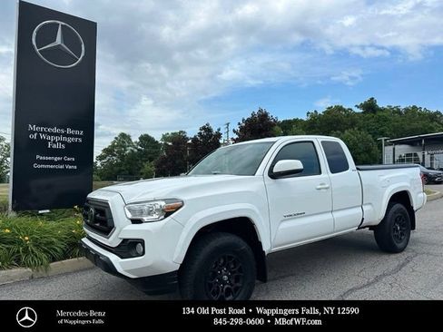 Used 2022 Toyota Tacoma SR5 AWD/4WD image 1