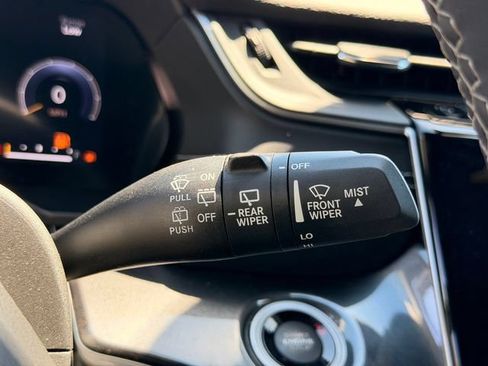 Used 2023 Jeep Grand Cherokee Altitude AWD/4WD image 15