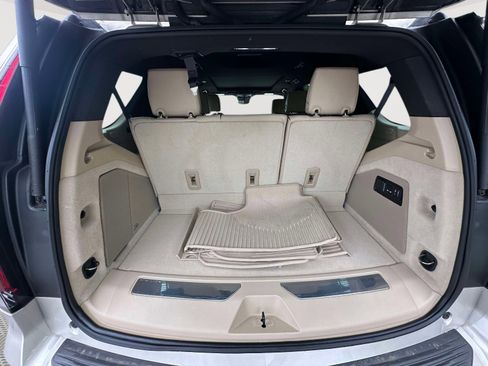 Used 2024 Cadillac Escalade Premium Luxury AWD/4WD image 36
