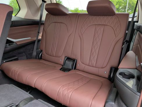 Used 2024 BMW X7 xDrive40i w/ Executive Package image 38