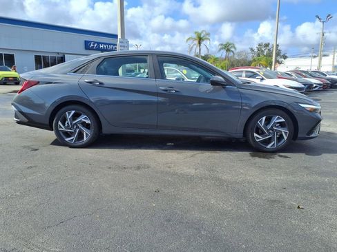 New 2025 Hyundai Elantra SEL image 8
