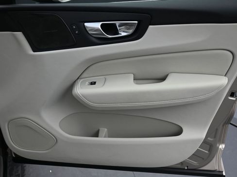 Certified 2023 Volvo XC60 B5 Plus AWD/4WD image 14