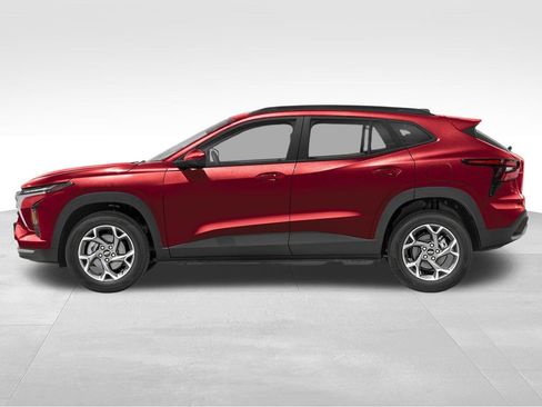 Used 2024 Chevrolet Trax LT w/ Driver Confidence Package FWD image 3