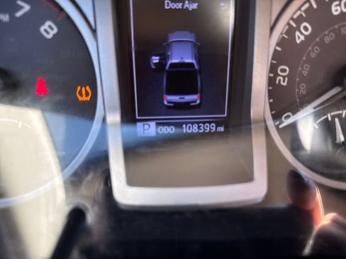 Used 2019 Toyota Tacoma SR5 AWD/4WD image 18