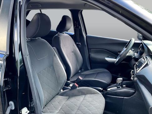 Used 2018 Nissan Kicks SV FWD image 12