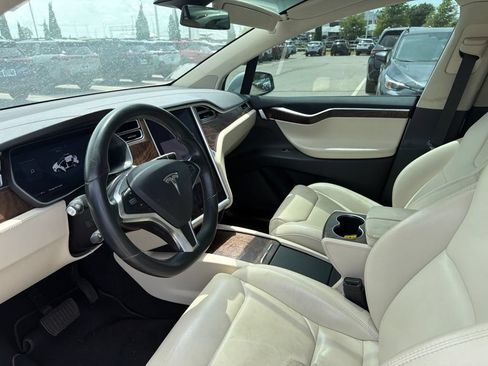 Used 2018 Tesla Model X 75D AWD/4WD image 4