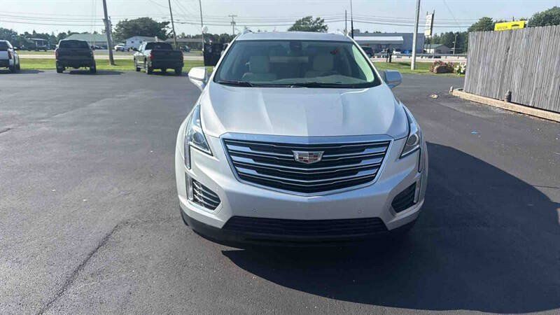 Used 2017 Cadillac XT5 Luxury w/ Driver Awareness Package FWD image 3