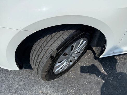 Used 2015 Volkswagen Golf S image 37