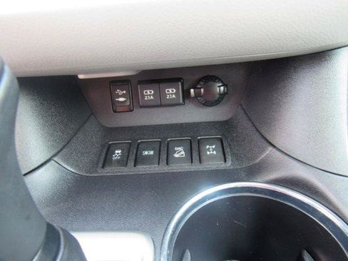 Used 2019 Toyota Highlander XLE AWD/4WD image 39