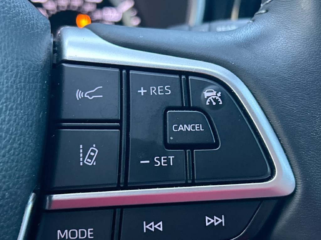 Certified 2025 Toyota Highlander XLE FWD image 18