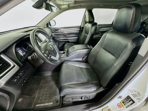 Used 2018 Toyota Highlander Limited Platinum AWD/4WD image 13