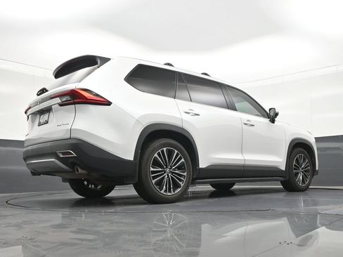 Used 2024 Toyota Grand Highlander AWD Hybrid image 28