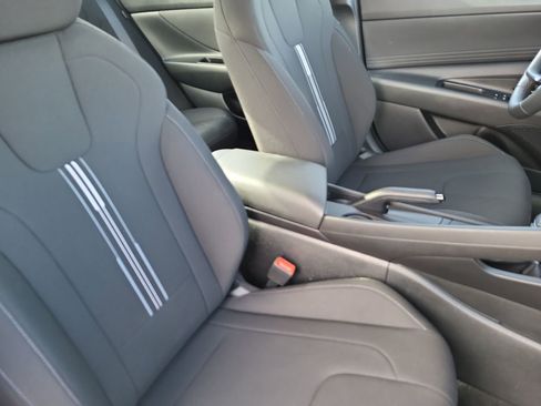 Used 2025 Hyundai Elantra Sport image 27