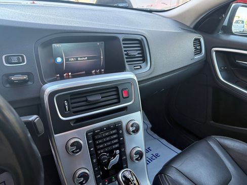 Used 2018 Volvo S60 T5 Dynamic image 28