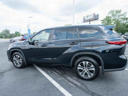 Used 2023 Toyota Highlander XLE AWD/4WD image 4