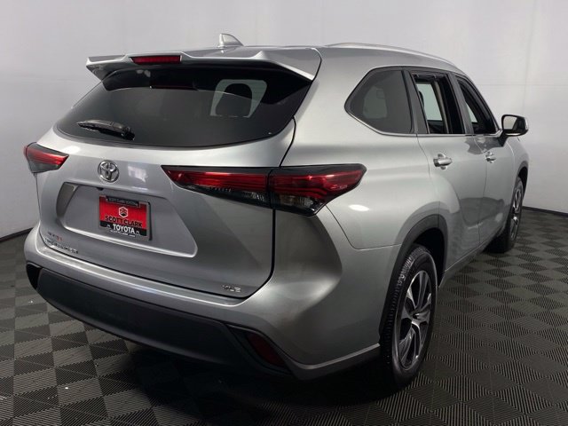 Used 2023 Toyota Highlander XLE FWD image 8
