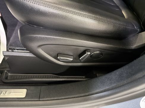 Used 2023 Lincoln Nautilus AWD w/ Premium Package image 11