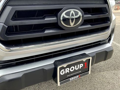 Used 2020 Toyota Tacoma SR5 w/ SR5 Appearance Package (SM) image 29