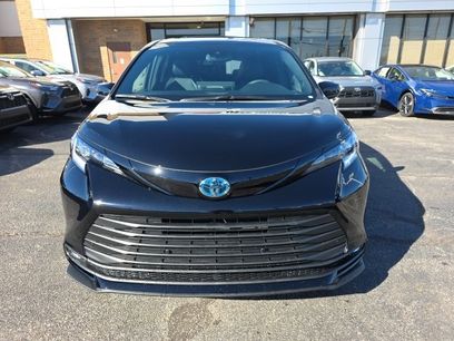 New 2025 Toyota Sienna XLE Woodland Edition