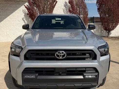 Used 2025 Toyota 4Runner SR5 AWD/4WD image 8