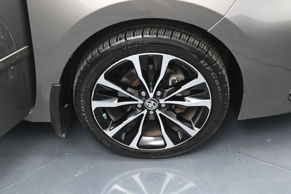 Used 2018 Toyota Corolla SE FWD image 34