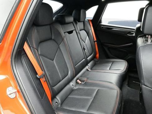 Certified 2023 Porsche Macan AWD/4WD image 17