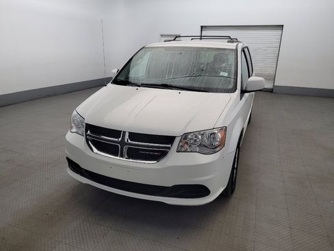 Used 2015 Dodge Grand Caravan SXT w/ Rear Park Assist Package FWD image 15
