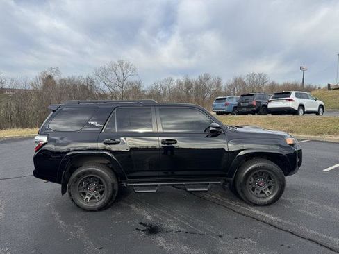 Certified 2024 Toyota 4Runner TRD Off-Road Premium image 2