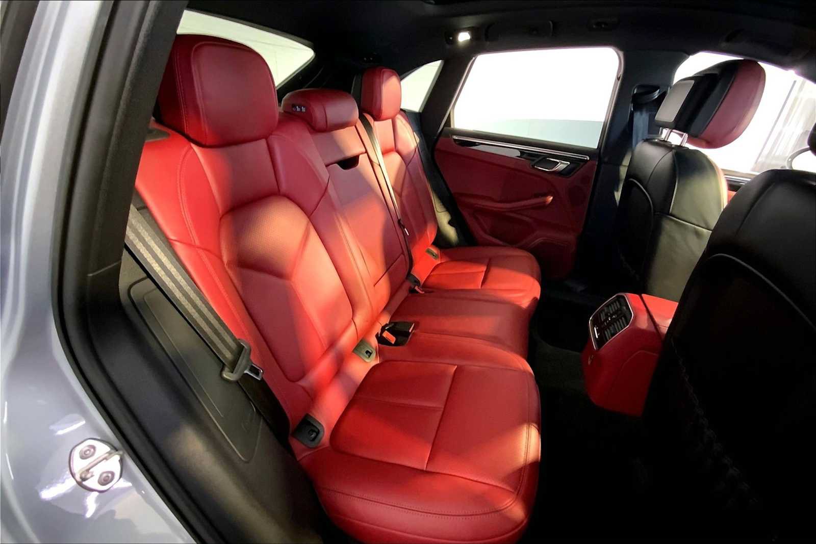 Certified 2023 Porsche Macan AWD/4WD image 23