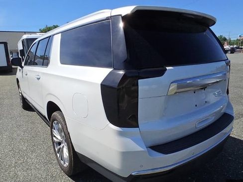 Used 2023 GMC Yukon XL Denali w/ Advanced Technology Package AWD/4WD image 5