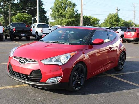 Used 2014 Hyundai Veloster w/ Style Package 02 FWD image 2