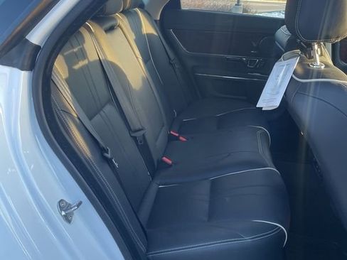 Used 2019 Jaguar XJ R-Sport image 5