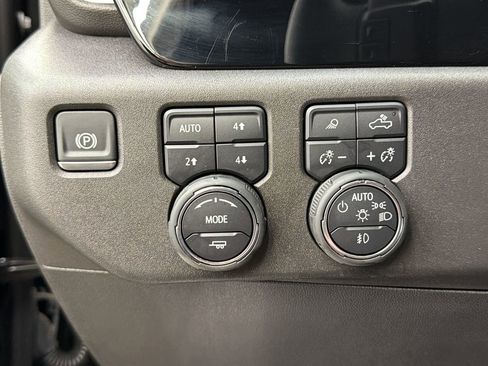 Used 2025 Chevrolet Silverado 1500 LT Trail Boss w/ Convenience Package II AWD/4WD image 30
