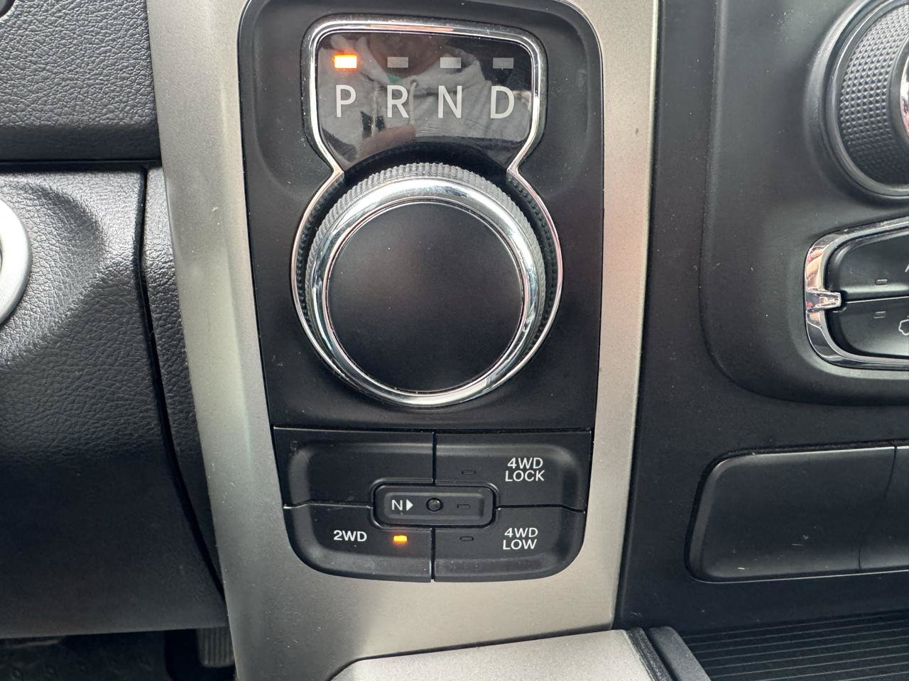 Used 2019 RAM 1500 Classic SLT w/ Black Appearance Group AWD/4WD image 13
