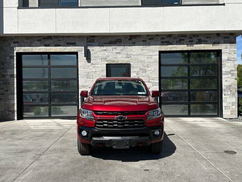 Used 2022 Chevrolet Colorado LT w/ Trail Boss Package AWD/4WD image 8