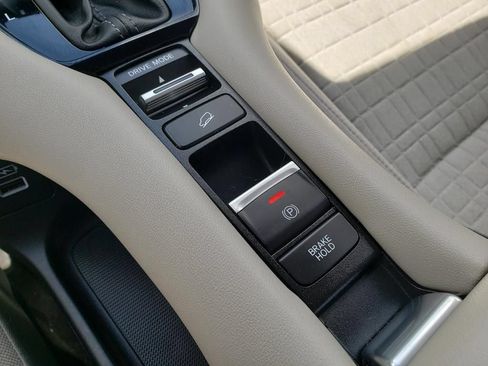 Used 2023 Honda HR-V LX image 26