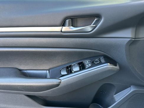 Used 2023 Nissan Altima 2.5 SV image 12