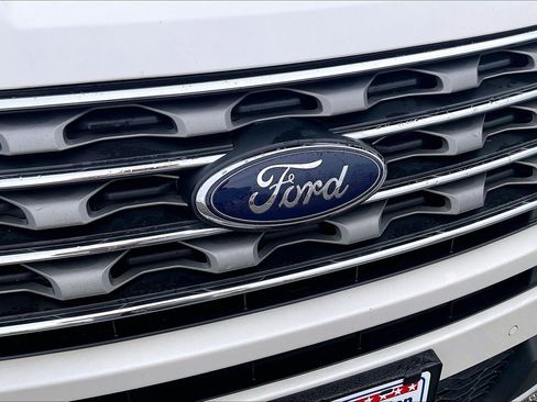 Used 2017 Ford Explorer XLT w/ Equipment Group 202A image 26