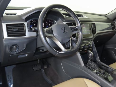 Used 2023 Volkswagen Atlas Cross Sport SE AWD/4WD image 33