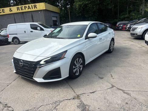 Used 2023 Nissan Altima 2.5 S FWD image 2