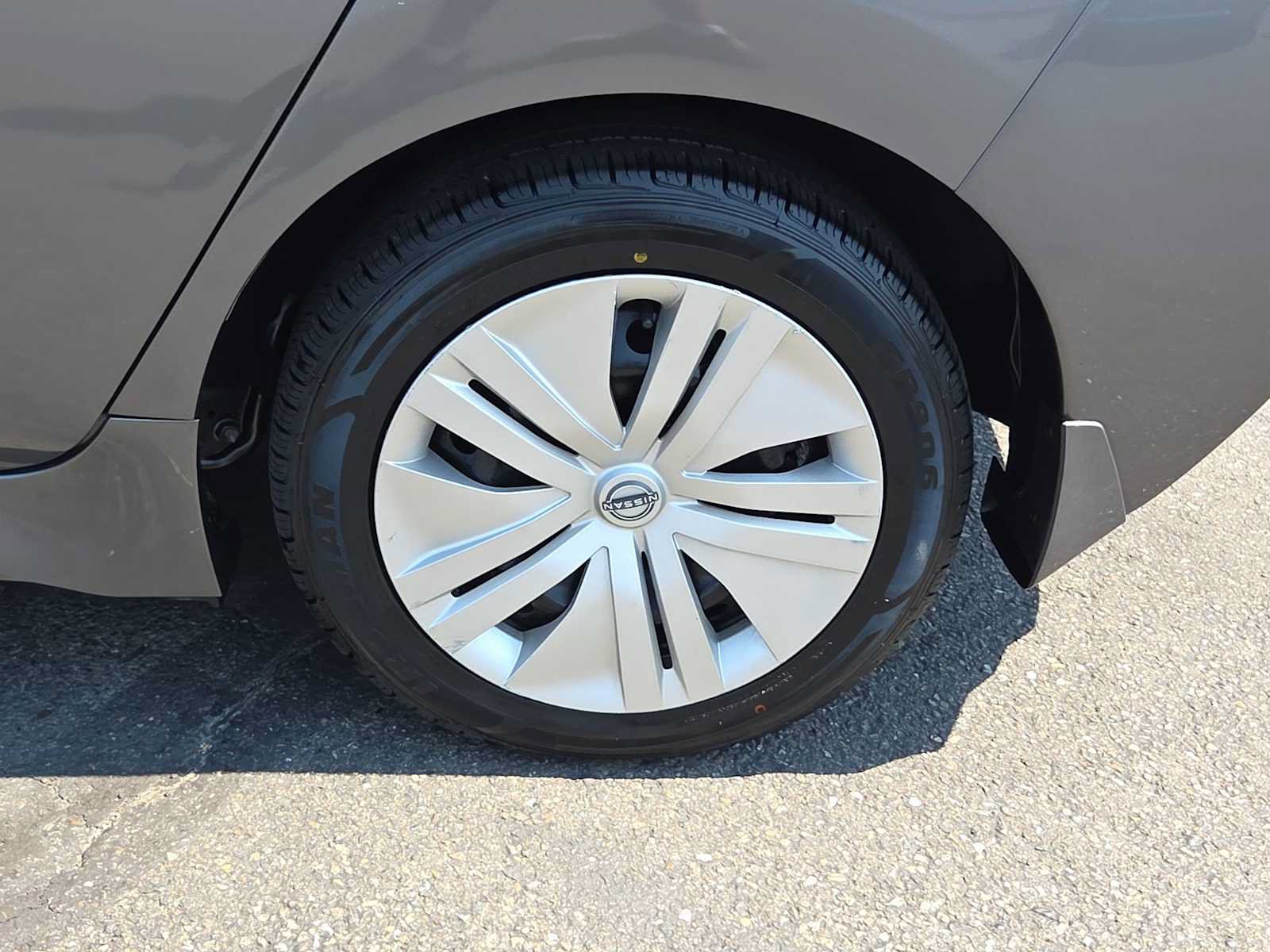 Used 2024 Nissan Leaf S FWD image 16