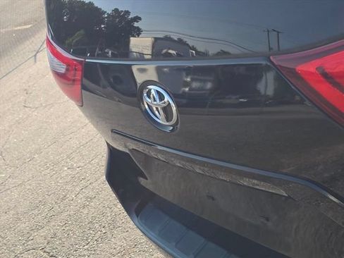 Used 2018 Toyota Sienna XLE FWD image 34