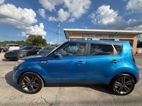 Used 2015 Kia Soul + w/ Audio Package FWD image 8