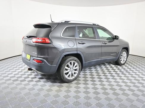 Used 2017 Jeep Cherokee Limited w/ Luxury Group AWD/4WD image 6